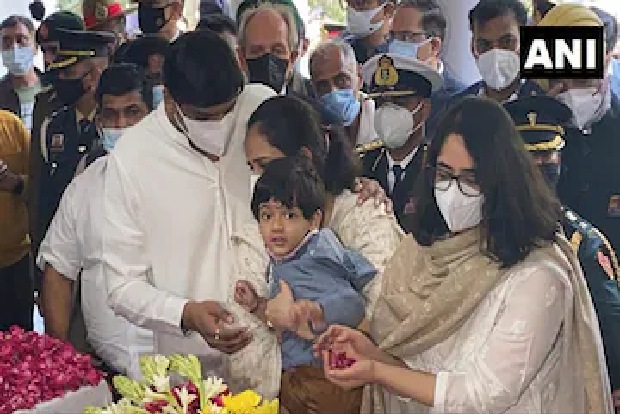 Rawat, wife cremated with military honours, daughters perform last rites