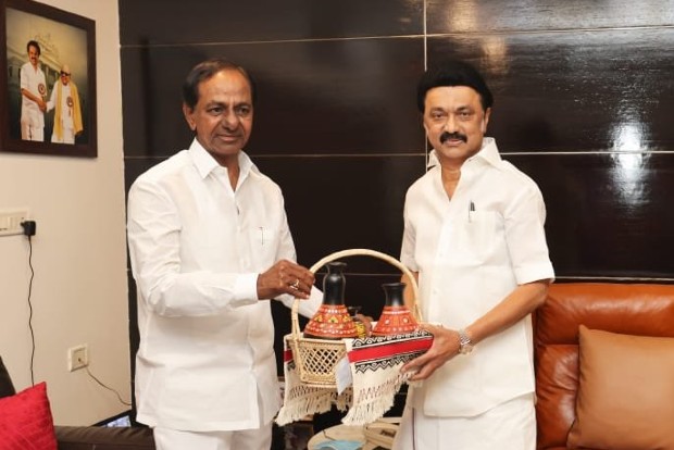 K Chandrashekhar Rao invites Stalin for temple opening K Chandrashekhar Rao invites Stalin for temple opening