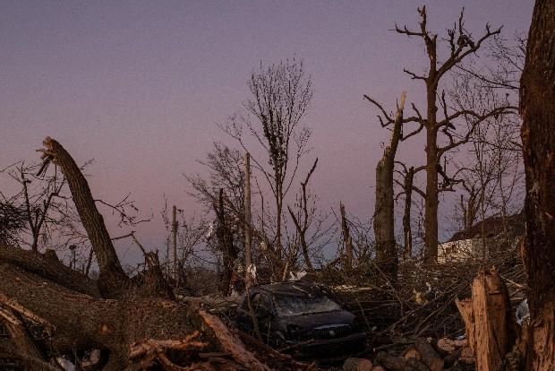Extreme weather threat predicted for US following deadly tornadoes