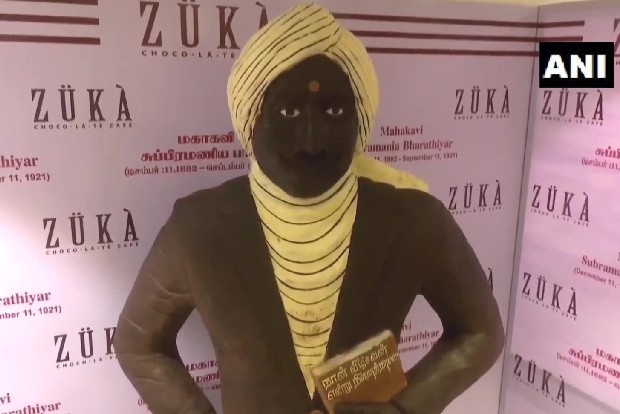 Puducherry baker makes Bharathiyar chocolate statue for Christmas Puducherry baker makes Bharathiyar chocolate statue for Christmas