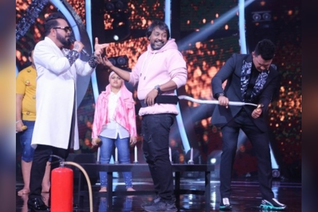 Mika Singh, Aditya Narayan make Sa Re Ga Ma Pa jury members do hilarious tasks