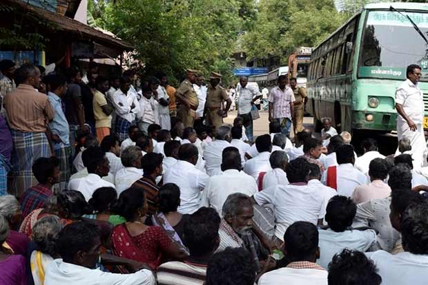 Chennai: Residents block road seeking storm water drain Chennai: Residents block road seeking storm water drain