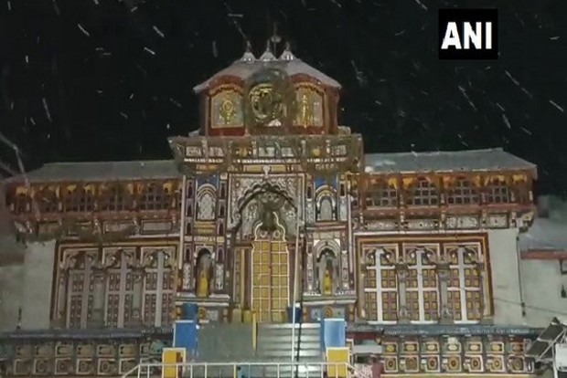 Uttarakhand: Fresh spell of snowfall lashes Badrinath Uttarakhand: Fresh spell of snowfall lashes Badrinath