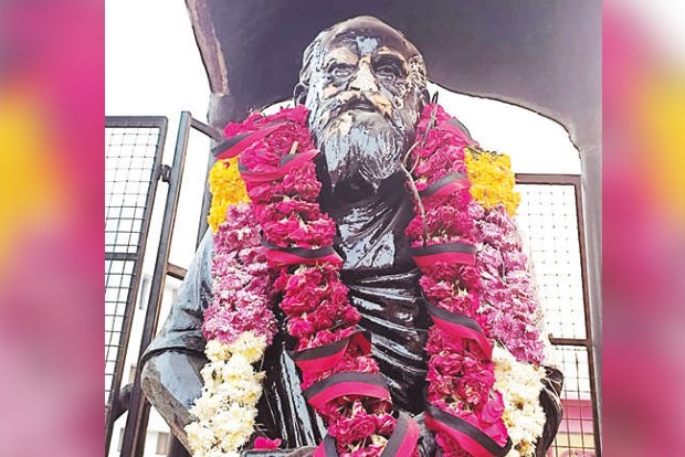 Periyar statue defaced, man surrenders