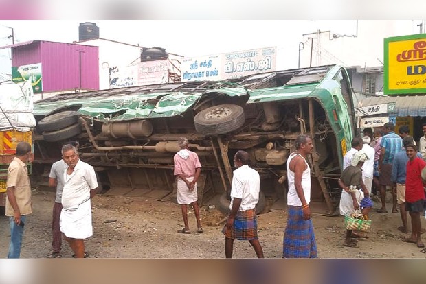Eight injured as coal-laden lorry rams govt bus near Mettupalayam