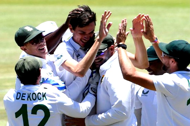 India 174 all out, South Africa need 305 runs to win