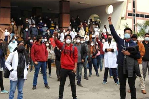 Delhi resident doctors call off strike