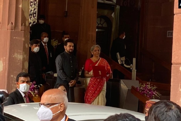 Sitharaman replaces Swadeshi bahi khata with tablet as Union budget goes viral