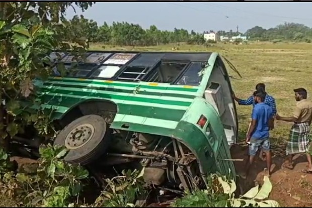 18 People Injured As A Bus Topples Near Acharapakkam