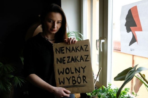 As Polands Church embraces politics, Catholics depart