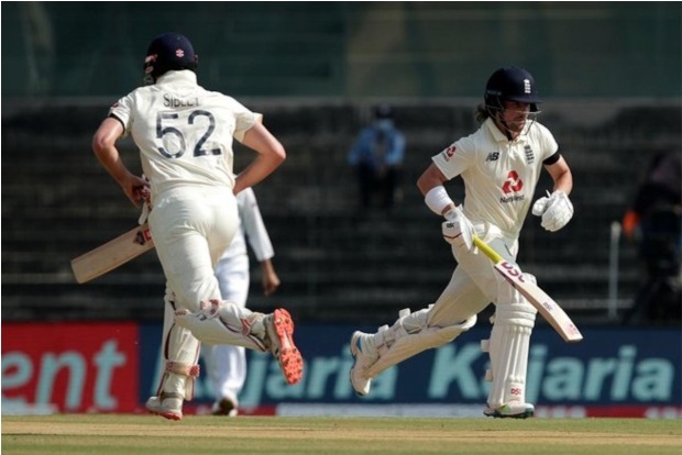 England Players Sport Black Armbands To Pay Tribute To Tom Moore