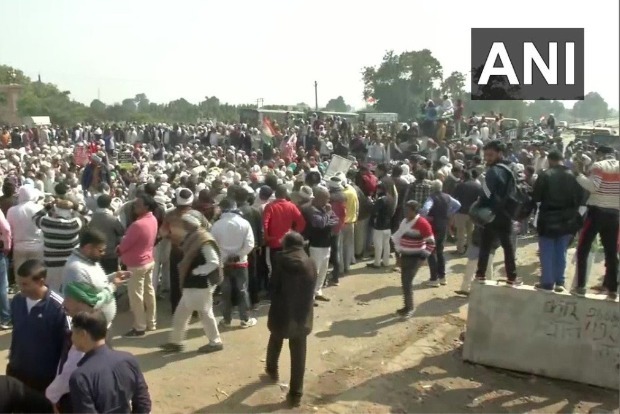 Chakka jam: Security stepped up at Ghazipur protest site