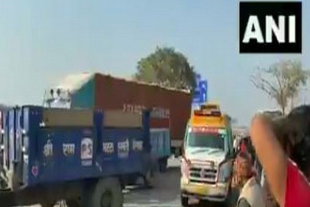Watch: Protesting farmers make way for ambulance in Haryana