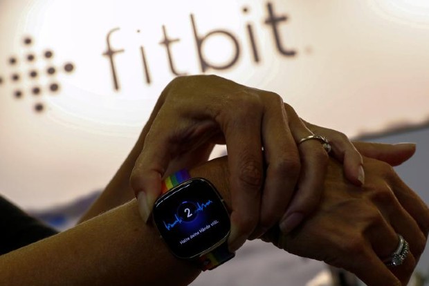 Fitbit update brings Charge 4 health features to more users