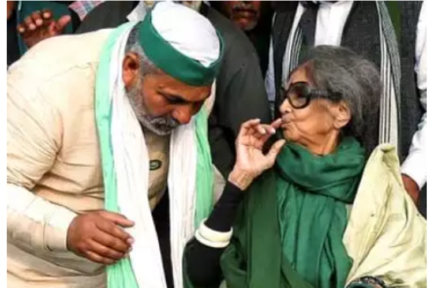 Mahatma Gandhis granddaughter visits farmers protest site in Ghazipur Mahatma Gandhis granddaughter visits farmers protest site in Ghazipur