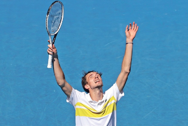 Medvedev advances to fourth round in Australian Open