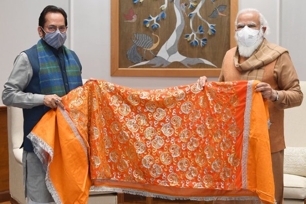 Prime Minister Modi sends chadar to Ajmer Dargah Prime Minister Modi sends chadar to Ajmer Dargah