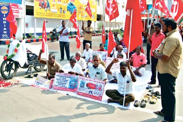 Truckers threaten indefinite strike from March 15