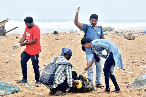 As public returns to beaches, volunteers resume clean-ups As public returns to beaches, volunteers resume clean-ups