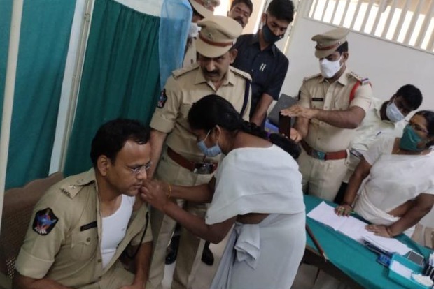 Andhra cops start receiving Covid vaccine shots Andhra cops start receiving Covid vaccine shots