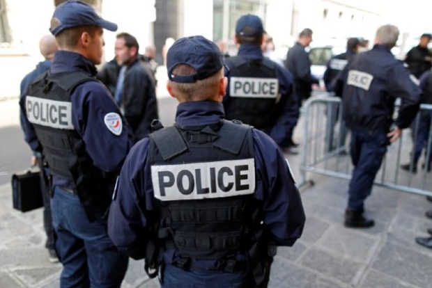 French police shut down huge party defying COVID-19 restrictions French police shut down huge party defying COVID-19 restrictions
