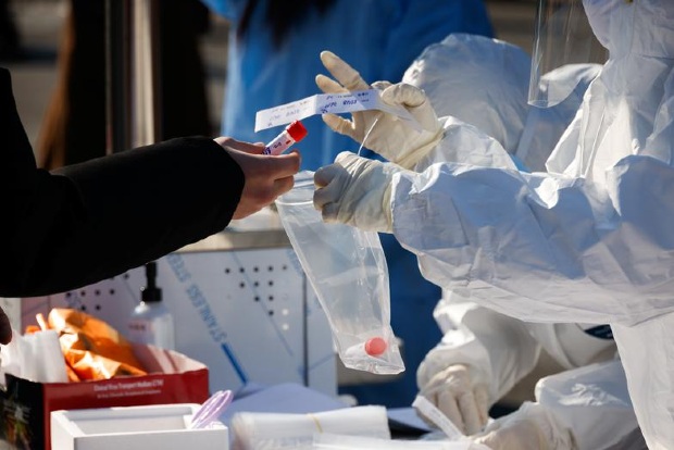 South Korea rolls out mass testing in prisons, extends suspension of UK flights