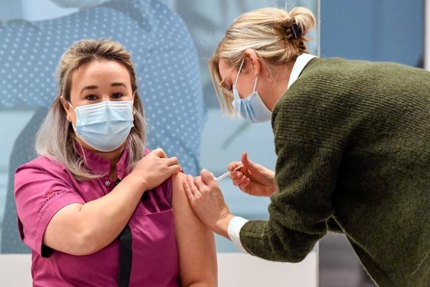 Nurse first in Netherlands to get COVID-19 vaccination
