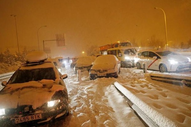 Blizzard covers Spain in white, brings Madrid to standstill