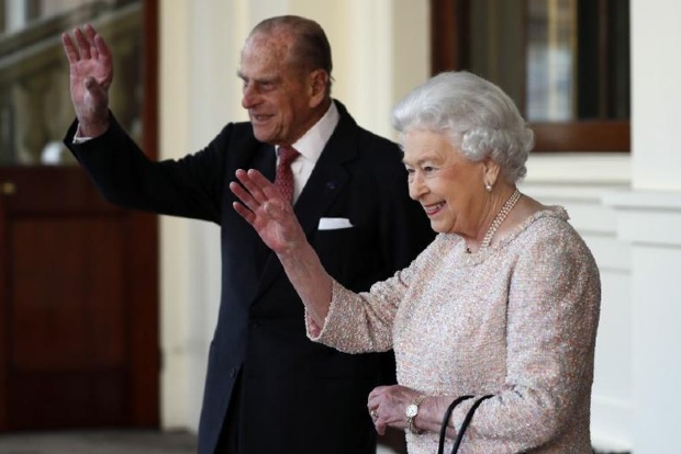Queen and husband get COVID-19 vaccine in UK