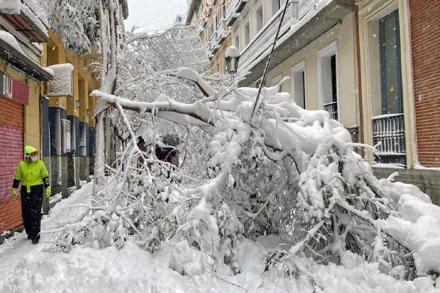 Spain sends out vaccine, food convoys after snowstorm paralyses roads