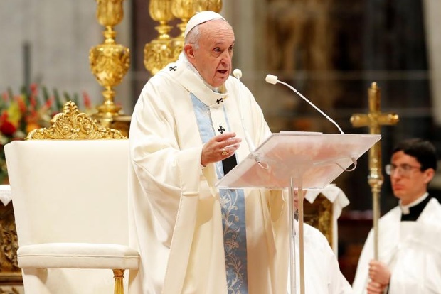 Pope says women can read at Mass, but still cant be priests