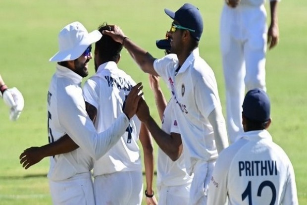 4th Test: Spectators Call Siraj, Sundar Bloody Grub At Gabba