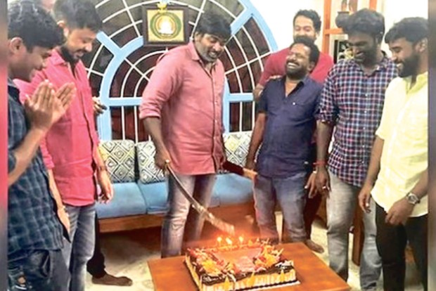 Vijay Sethupathi cuts b’day cake with machete, apologises later