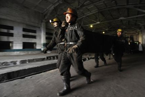 Medical experts sent to assist trapped Chinese miners rescue