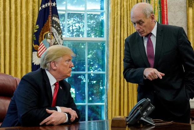 Trump leaves Biden a note in White House