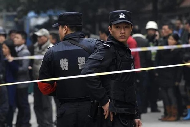 Chinese police snipers kill hostage taker in school attack