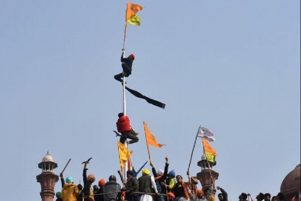 Republic Day protest: Farmers put flags atop a dome at Red Fort Republic Day protest: Farmers put flags atop a dome at Red Fort