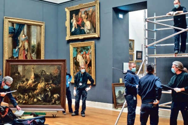 Mona Lisa smiles in isolation, as the Louvre gets a facelift Mona Lisa smiles in isolation, as the Louvre gets a facelift