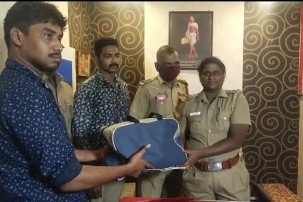 Good Samaritan turns in 50 sovereign gold to Chromepet Police