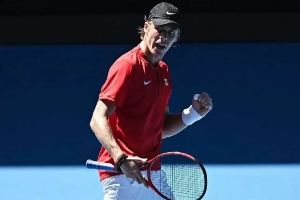 Shapovalov gets better of Murray, secures 4th-round spot