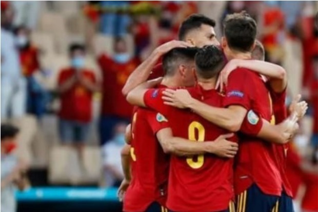 No complaints, only congratulations for the players, says Spains Luis Enrique