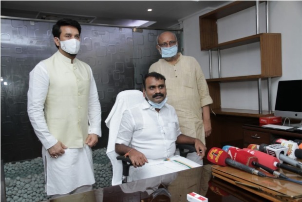 Anurag Thakur assumes charge of I-B ministry, L Murugan takes over as MoS