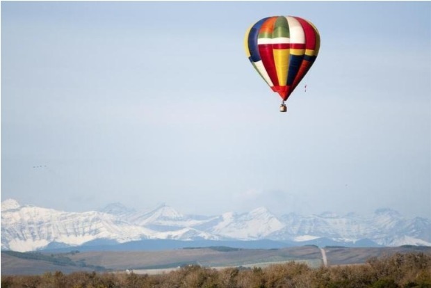 Hot air balloon crashes in New Zealand injuring 11 people Hot air balloon crashes in New Zealand injuring 11 people