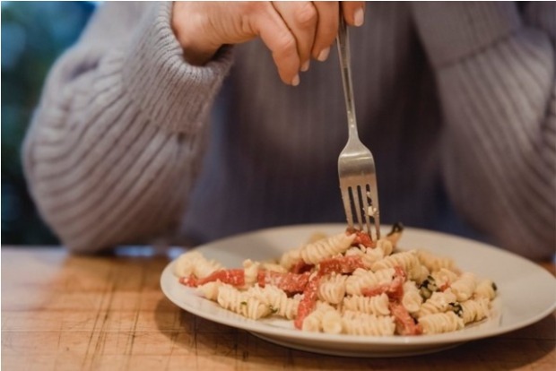 When taste and healthfulness compete, taste has a hidden advantage