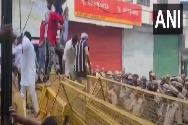 Farmers protesting against Haryana Cabinet Ministers meeting clash with police in Yamunanagar