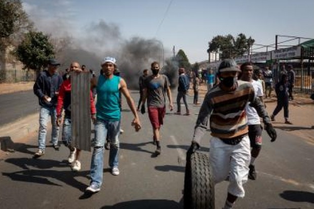 S.African Prez calls for calm amid violence following Zumas incarceration