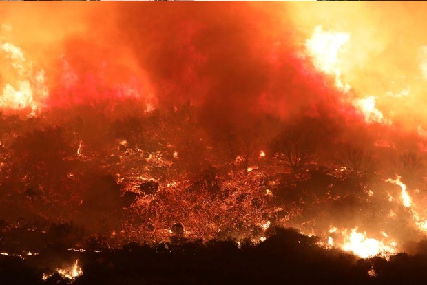 Huge California wildfire destroys multiple buildings