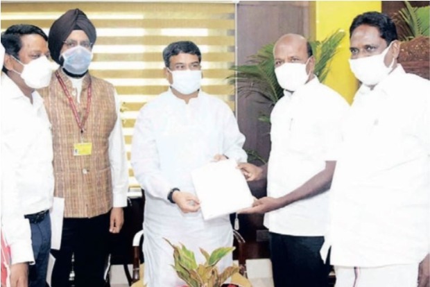 Subramanian presses for NEET relief, vax, AIIMS in 2 TN cities