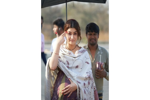 Kriti Sanon shares her monday mimi mood