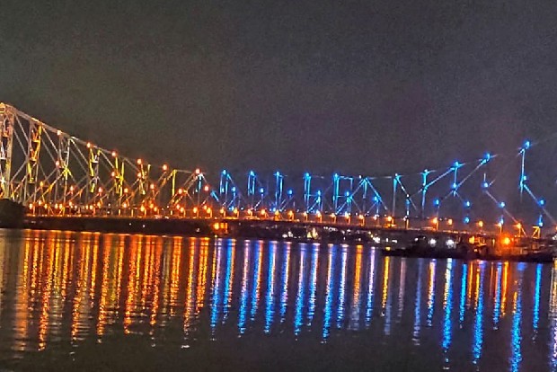 Howrah Bridge dazzles in Olympic colours